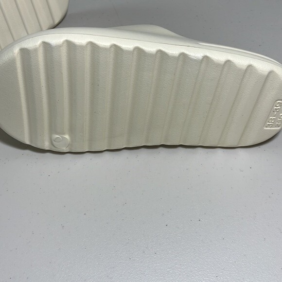 Cloud Cushion Shoes Off White Size 7 NWT - Picture 7 of 9